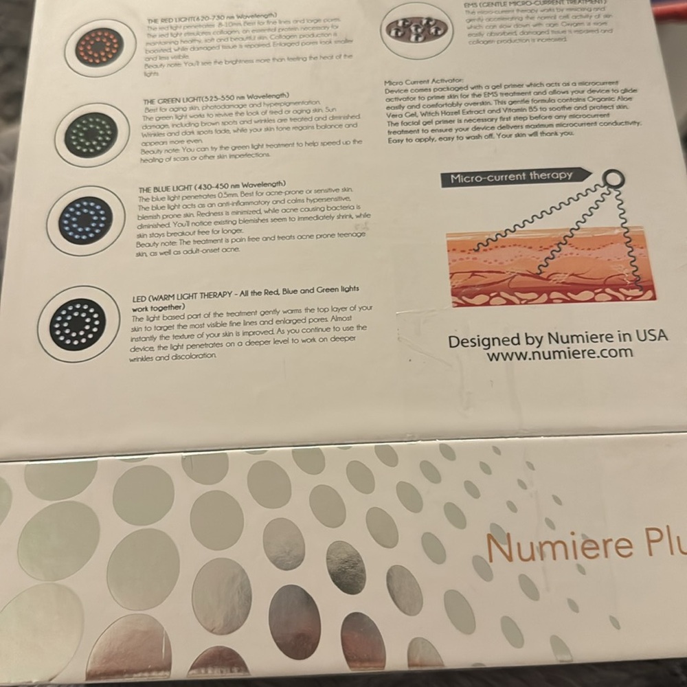 NUMIERE - Microcurrent & LED Tightening Sculpting & Wrinkle Reducing Device - Picture 6 of 7